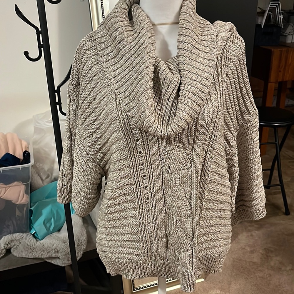 Stunning xl cowl neck short sleeved sweater